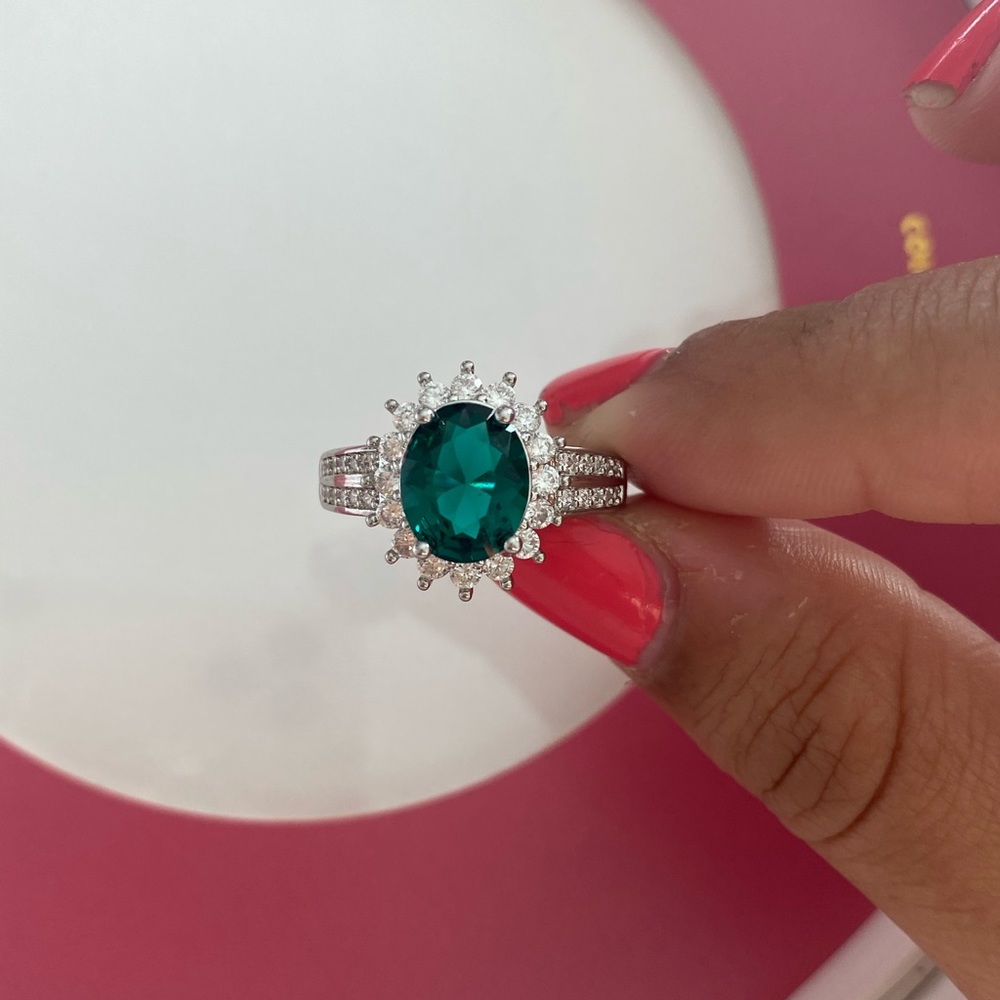 ✨Vintage Emerald Ring✨ - Picture 4 of 7